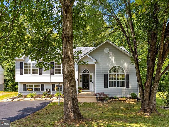 5th image of 43 Cherry Laurel Dr