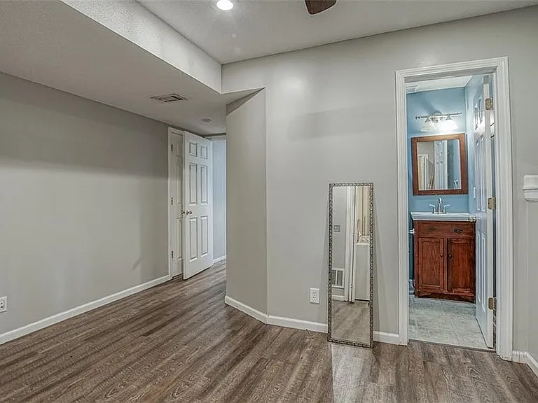 10923 Gillette St — Photo 14