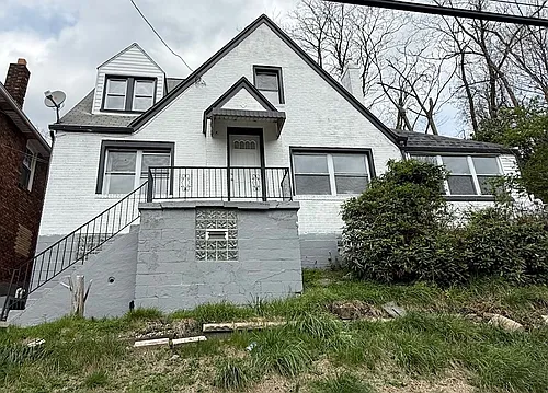 2219 Manor Ave Photo 1