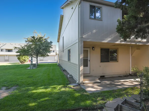 1050 NE Butler Market Rd APT 47, Bend, OR 97701
