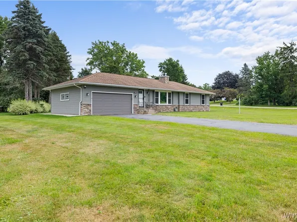 1203 Greenfield Dr, Alden, NY 14004