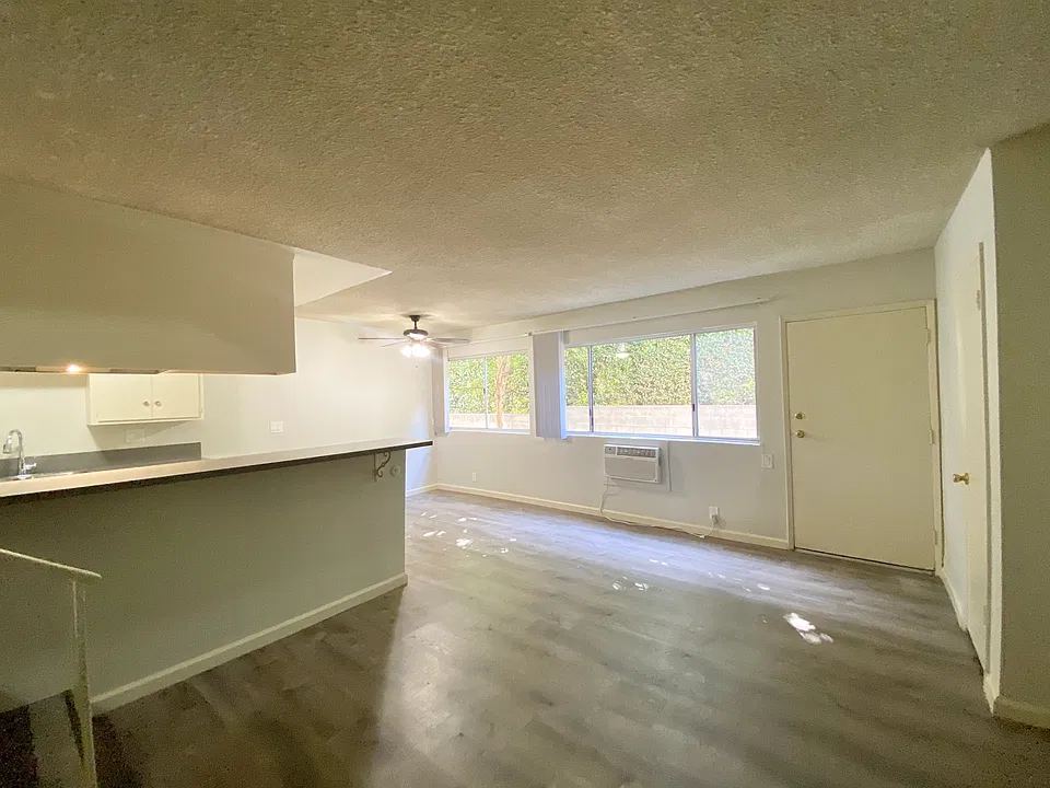 1425 N Los Robles Ave #7