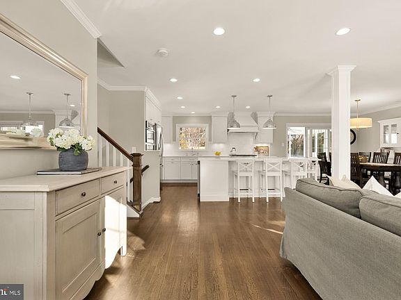 3rd image of 9615 Byeforde Rd