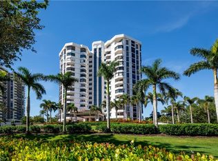 6075 Pelican Bay Blvd APT 102, Naples, FL 34108