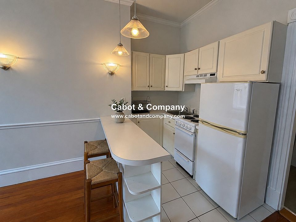 2nd image of 312 Marlborough St APT 5