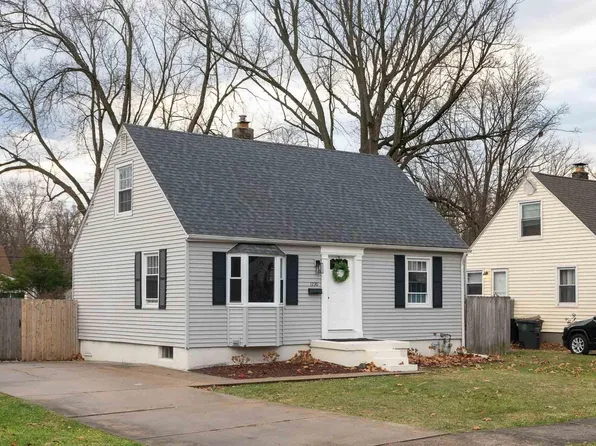 1230 Academy Pl, South Bend, IN 46616