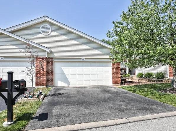 749 Woodside Trails Dr, Ballwin, MO 63021