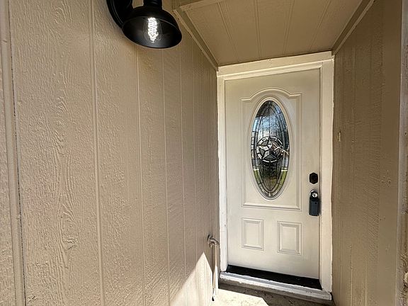 3rd image of 4614 Silverstone Dr