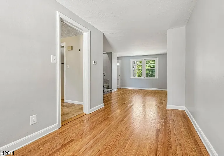 93 Centennial Ave — Photo 10