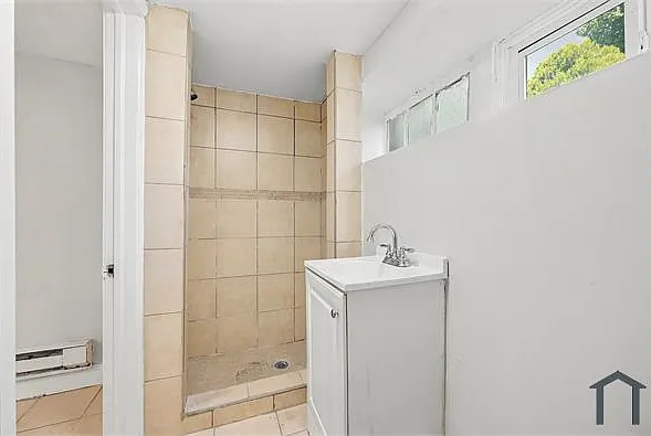1873 E Tulpehocken St #L — Photo 9