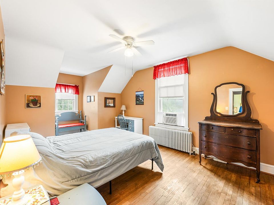 25th image of 1231 Oakwood St