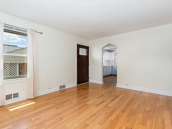 5th image of 4024 Gage Ave