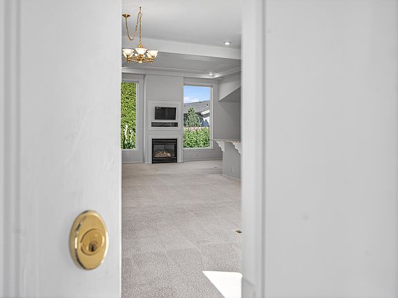 5th image of 2273 NE Wintergreen Dr