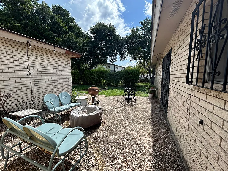 17 Ebony Ave — Photo 13