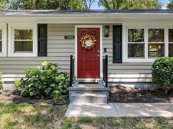 2nd image of 7300 Tee Cir