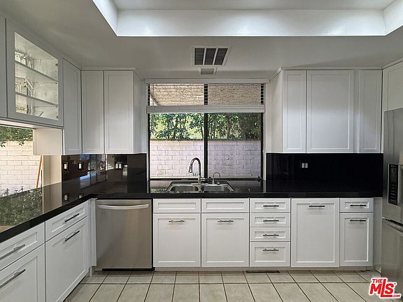 5th image of 69 Colgate Dr