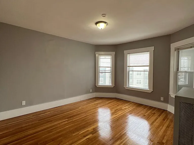 30 Courtland Rd — Photo 2