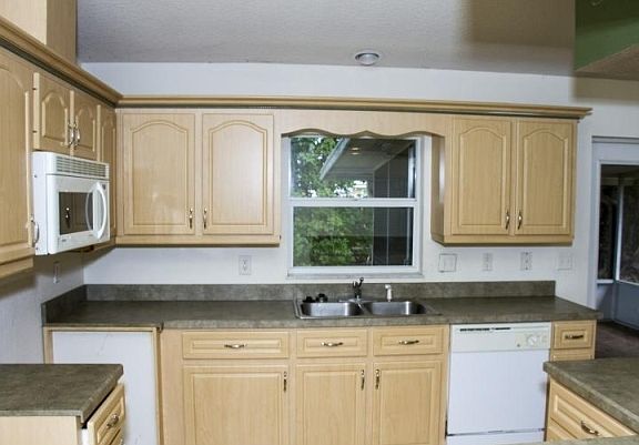 3rd image of 3325 Woodland Dr