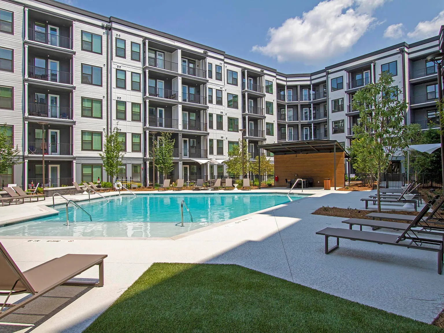 Spectator Apartments — Photo 2
