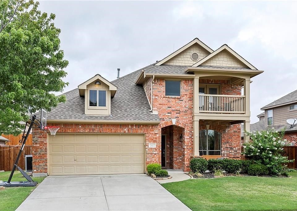 Great drive up with front porch swing, and second story balcony!