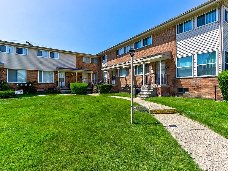 Elmsleigh Apartments — Photo 26