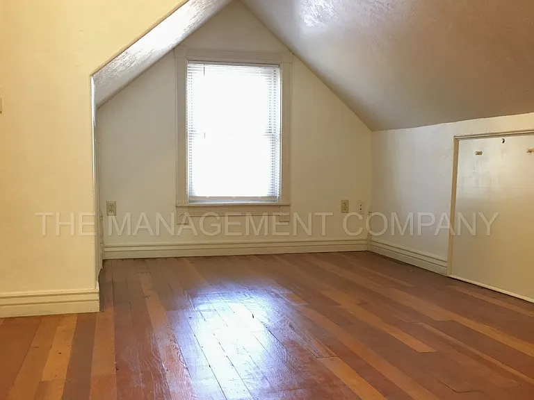 576 Addison Ave W — Photo 27