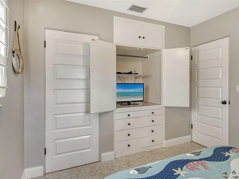 2309 Lynn St — Photo 22