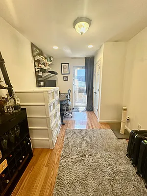 Rented by Luxian International Realty LLC | media 9