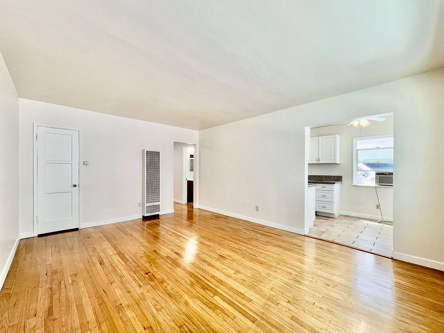 14558 Dickens Street — Photo 2