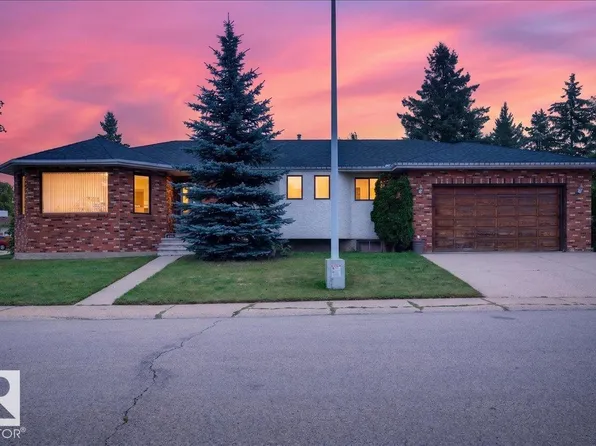 2907 49th St NW, Edmonton, AB T6L 6B7