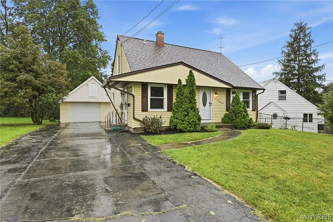 3 bed, 1.0 bath, 1356 sqft, $2,000 — Photo 2