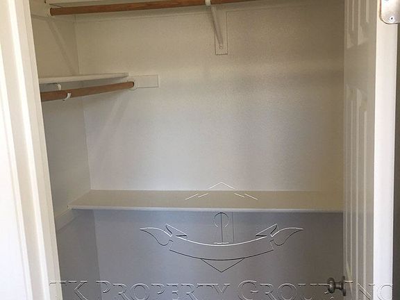 3560 Shelden St Closet