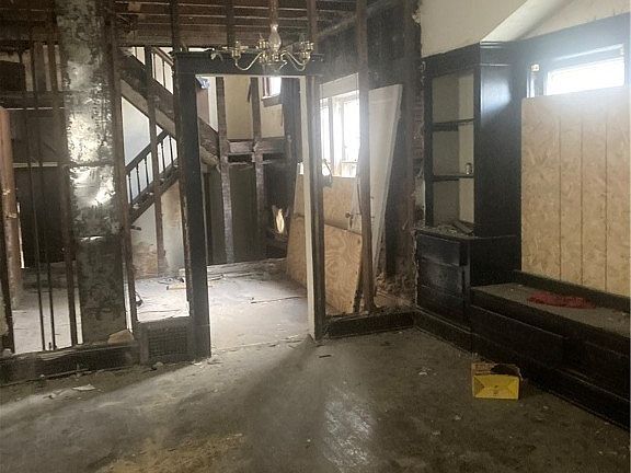 2nd image of 3426 E 121st St
