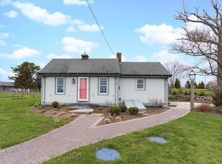 463 Seapowet Ave, Tiverton, RI 02878