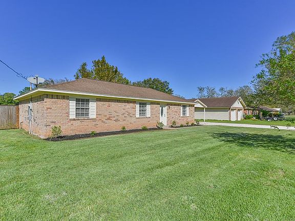 2nd image of 1110 County Road 481