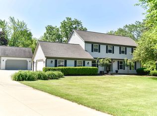 12050 N Maryhill Ct, Mequon, WI 53092