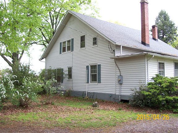 3rd image of 369 Hill Crest Ln