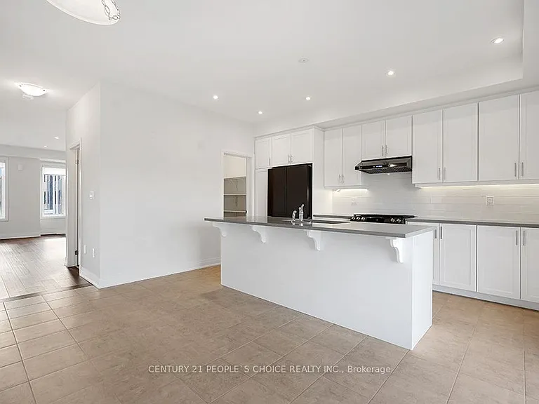 32 Humberstone Dr — Photo 3