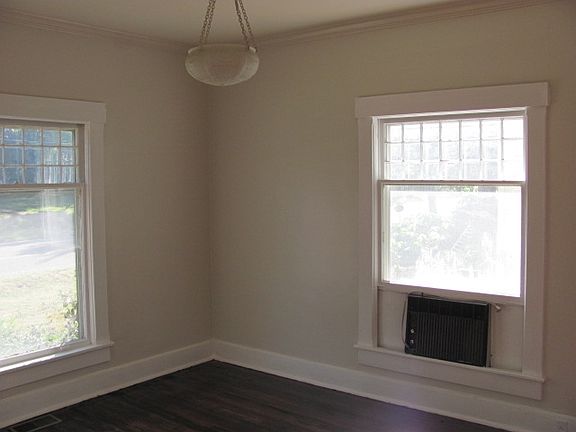 2nd image of 503 W Main St