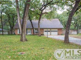 6310 Shorewood Dr, Arlington, TX 76016