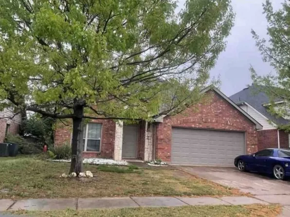 5816 Country Valley Ln, Fort Worth, TX 76179