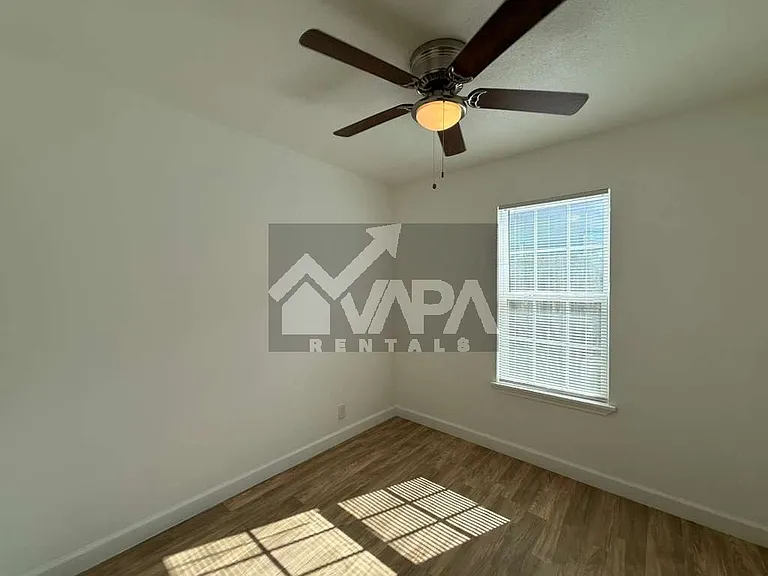 7210 Glen Trl — Photo 14