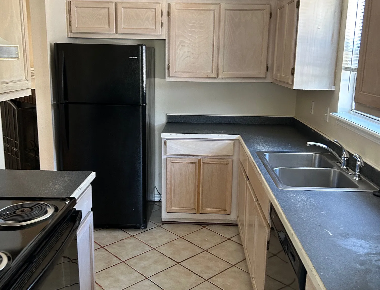 3 bed, 1250 sqft, $1,350 — Photo 3