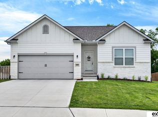 20882 Camelback Ave, Gretna, NE 68028