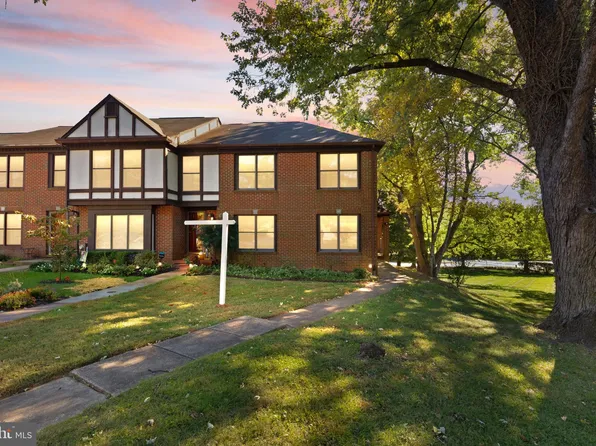 9 Dickens Sq, Lutherville Timonium, MD 21093