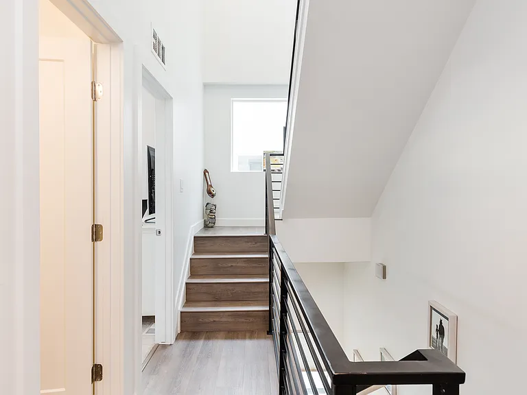 1620 Irving St #5 — Photo 17
