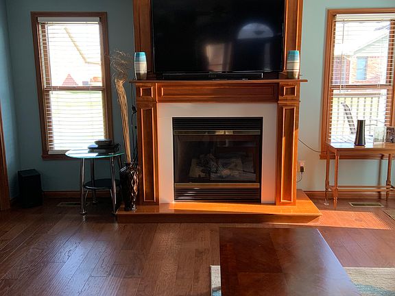 3rd image of 1327 Country Creek Cir