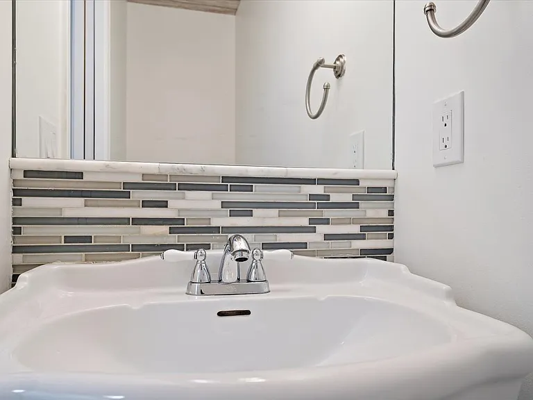 1200 Heron Dr — Photo 16