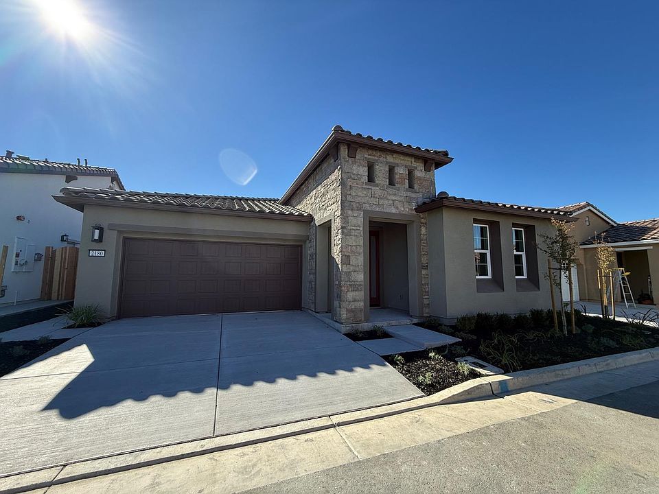 1st image of 2180 Red Oak Dr