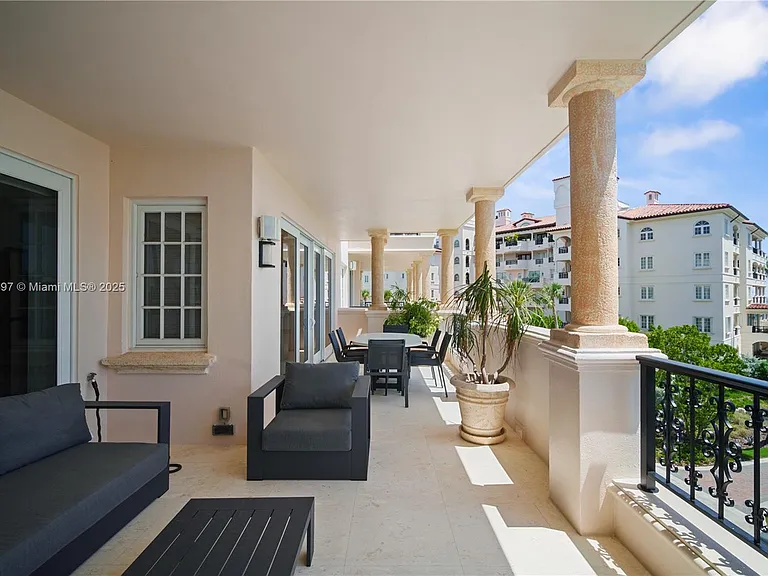 19234 Fisher Island Dr #19234 — Photo 29